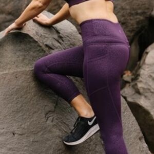 ZYIA Plum River Stone Print Capri Leggings